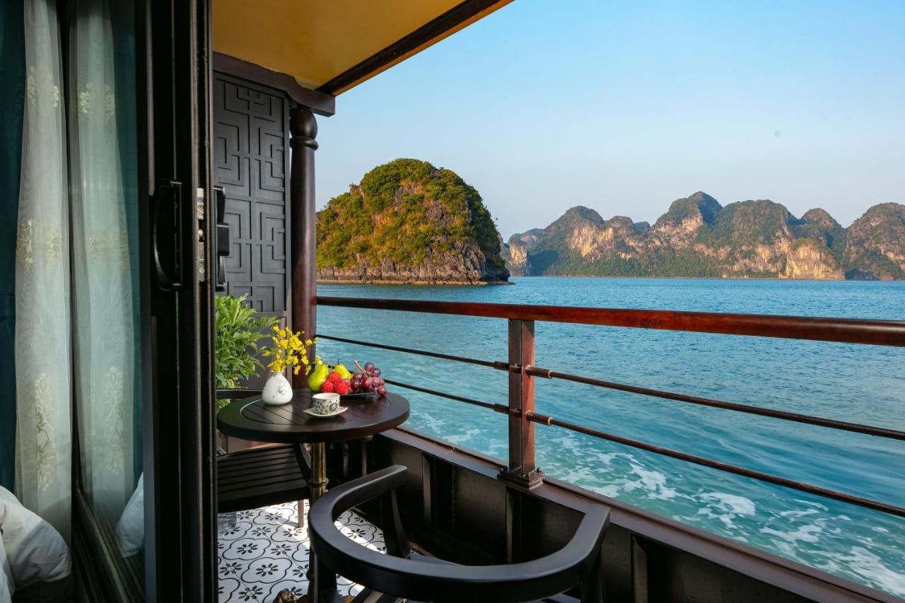 Nostalgia Halong Cruise Hotel Ha Long Exterior photo